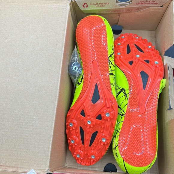 NEW in BOX Saucony Spitfre Yellow/orange men’s 11 track spikes - Picture 9 of 11